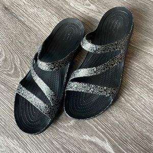 Iconic CROCS Comfort Disney Women’s Size 10 Sandals